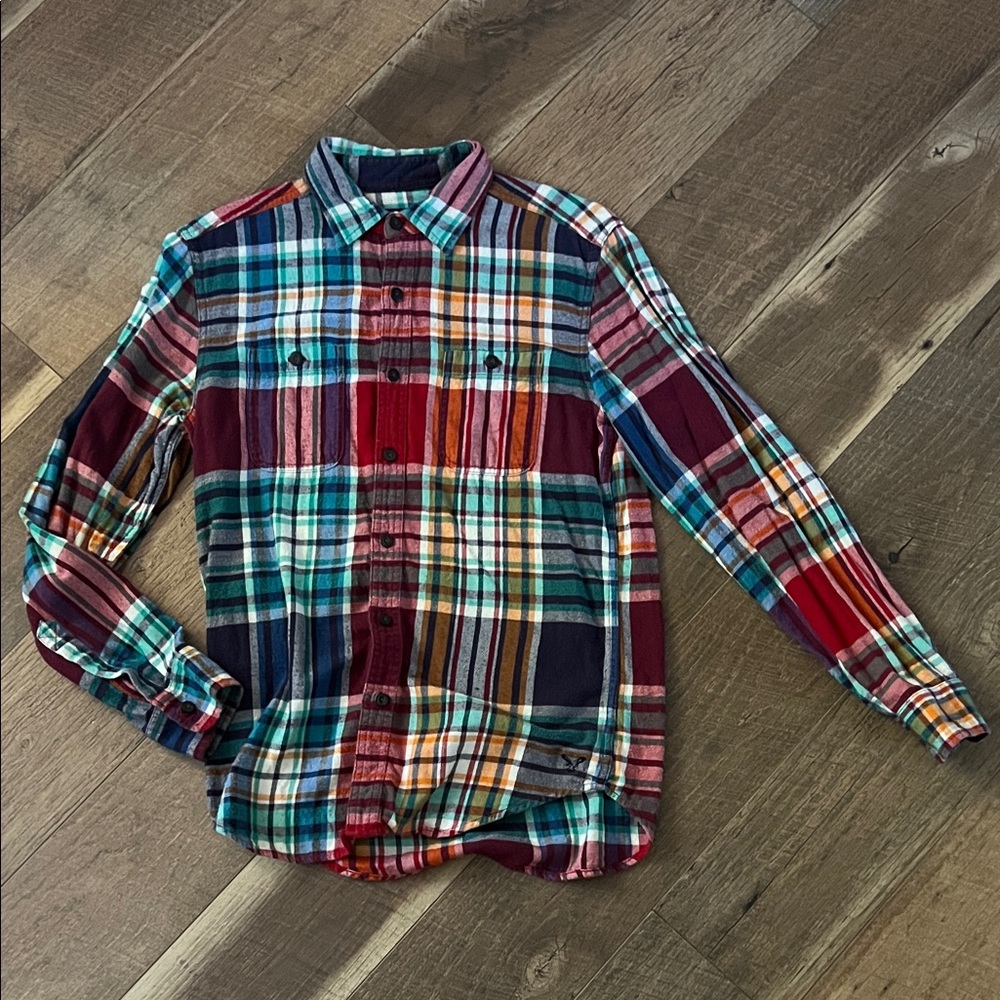 American Eagle Outfitters Vibrant Plaid Button-Down Shirt